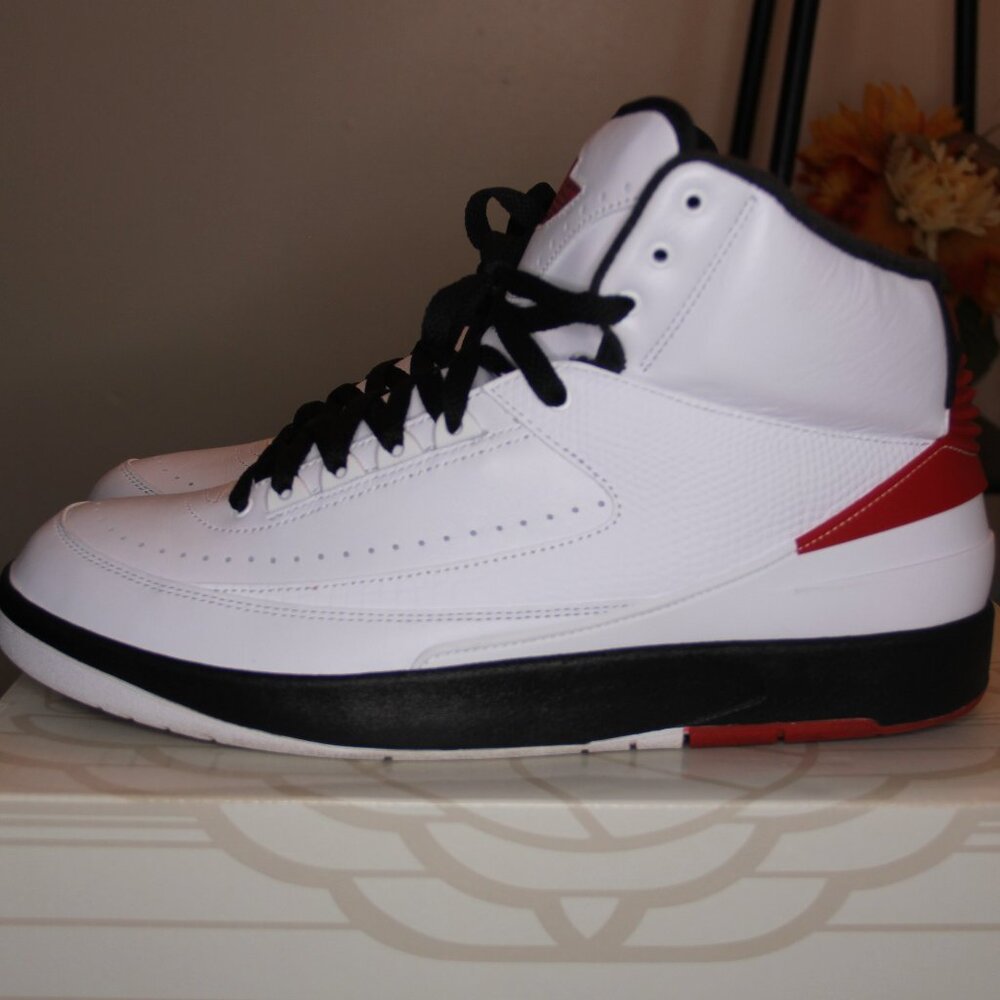 Jordan 2 Retro OG Chicago (2022) (Size 11.5M)